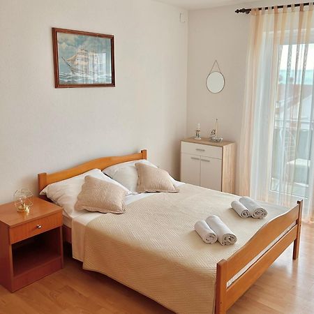 Apartmani Mara Bol Exteriör bild